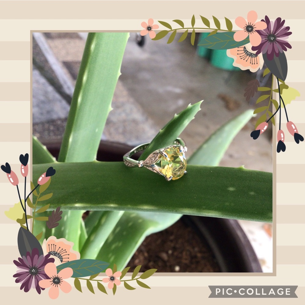 Ring Sz 8. NEW
